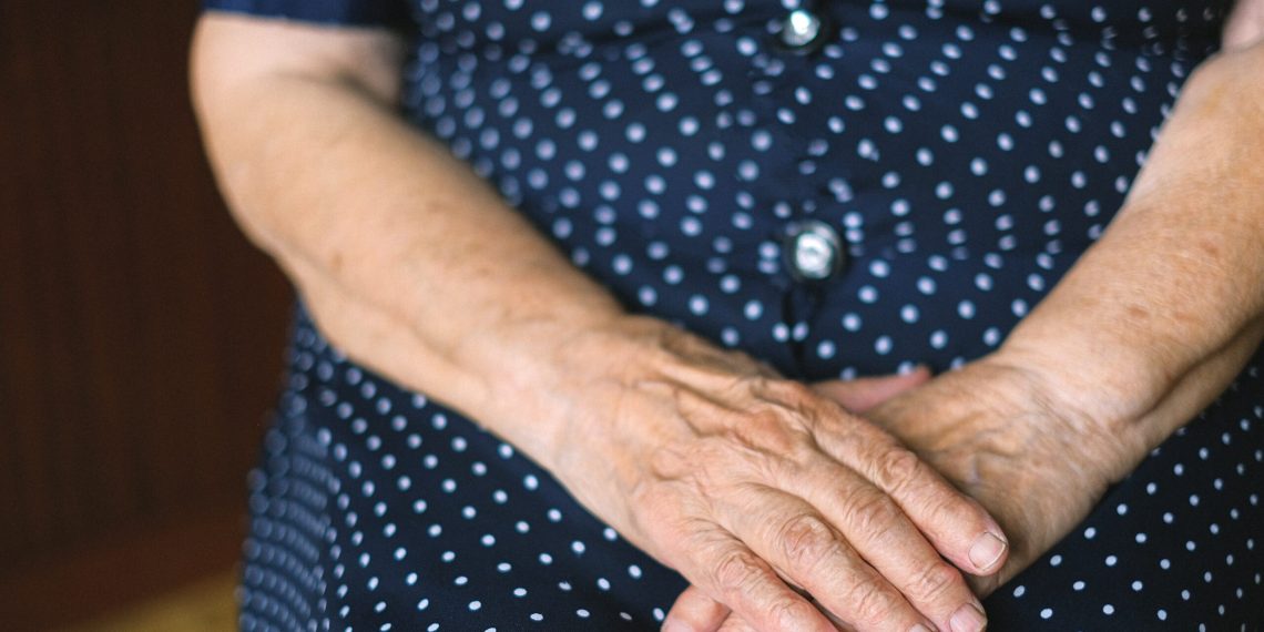 Апам келинчегиме алып берген белекти көрүп чалкаман кеттим