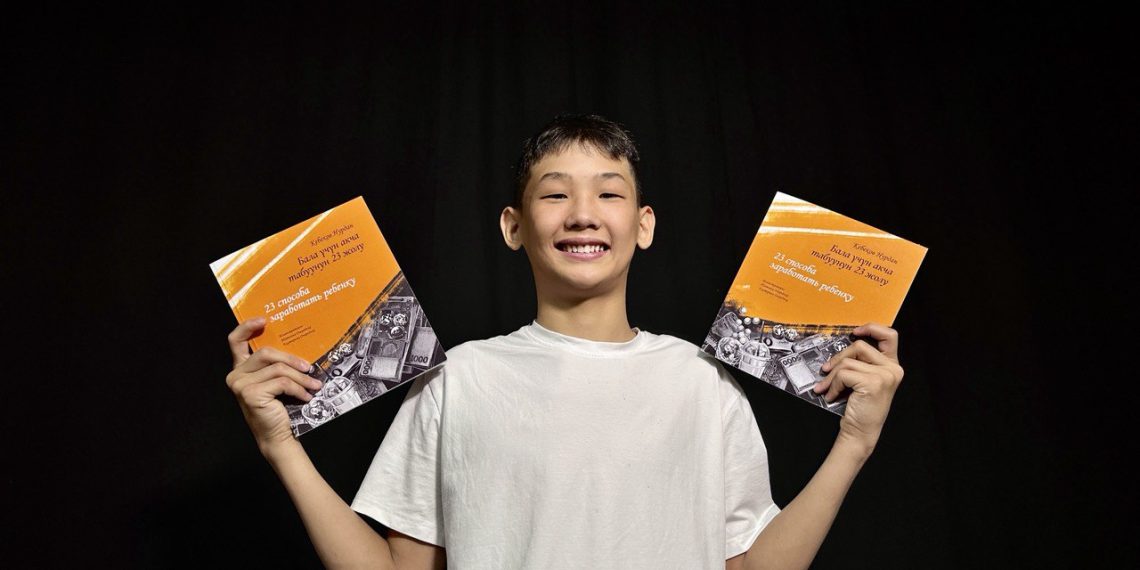 Атам менен апамдан акча сурагандан тажап кеткем