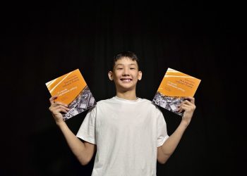 Атам менен апамдан акча сурагандан тажап кеткем