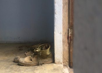 Кудагыйым эски туфлимди көрүп