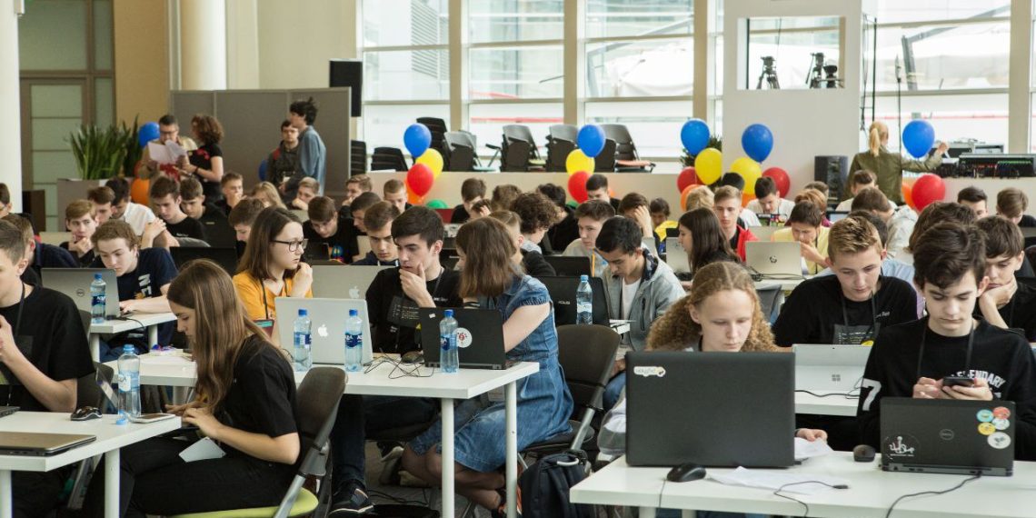 Яндекс Кыргызстанда Программалоо мектебин ачууда