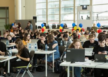 Яндекс Кыргызстанда Программалоо мектебин ачууда